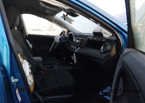 2018 Toyota Rav4 Le z USA, uszkodzony, nr VIN JTMZFREV0JJ178534